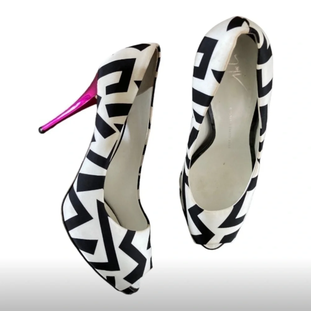 Giuseppe Zanotti Geometric 80s Inspired Retro Peep Toe Pumps Heels